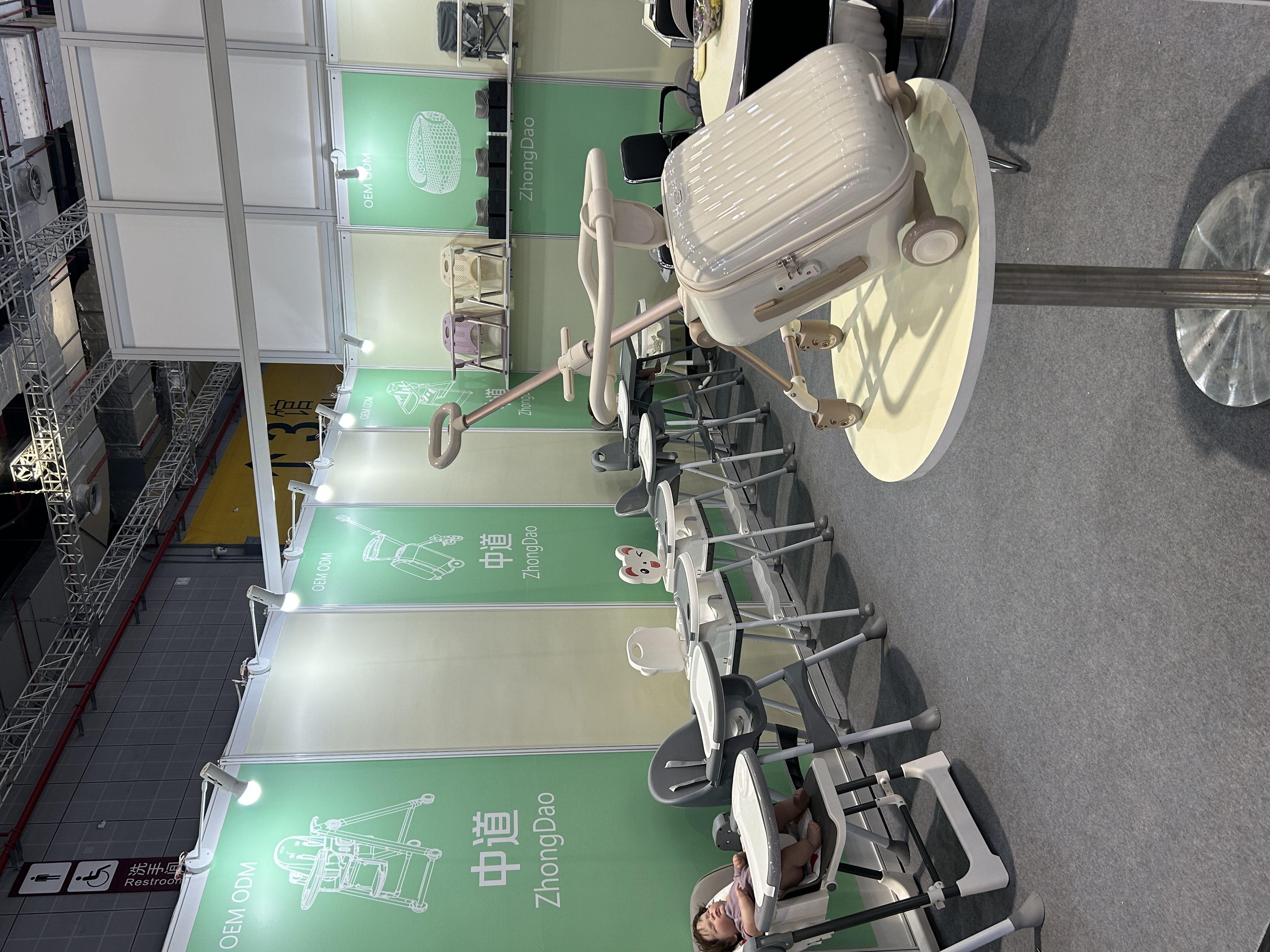 Zhongdao showcases high chairs and children's travel products at the 2025 CBME Shanghai exhibition
