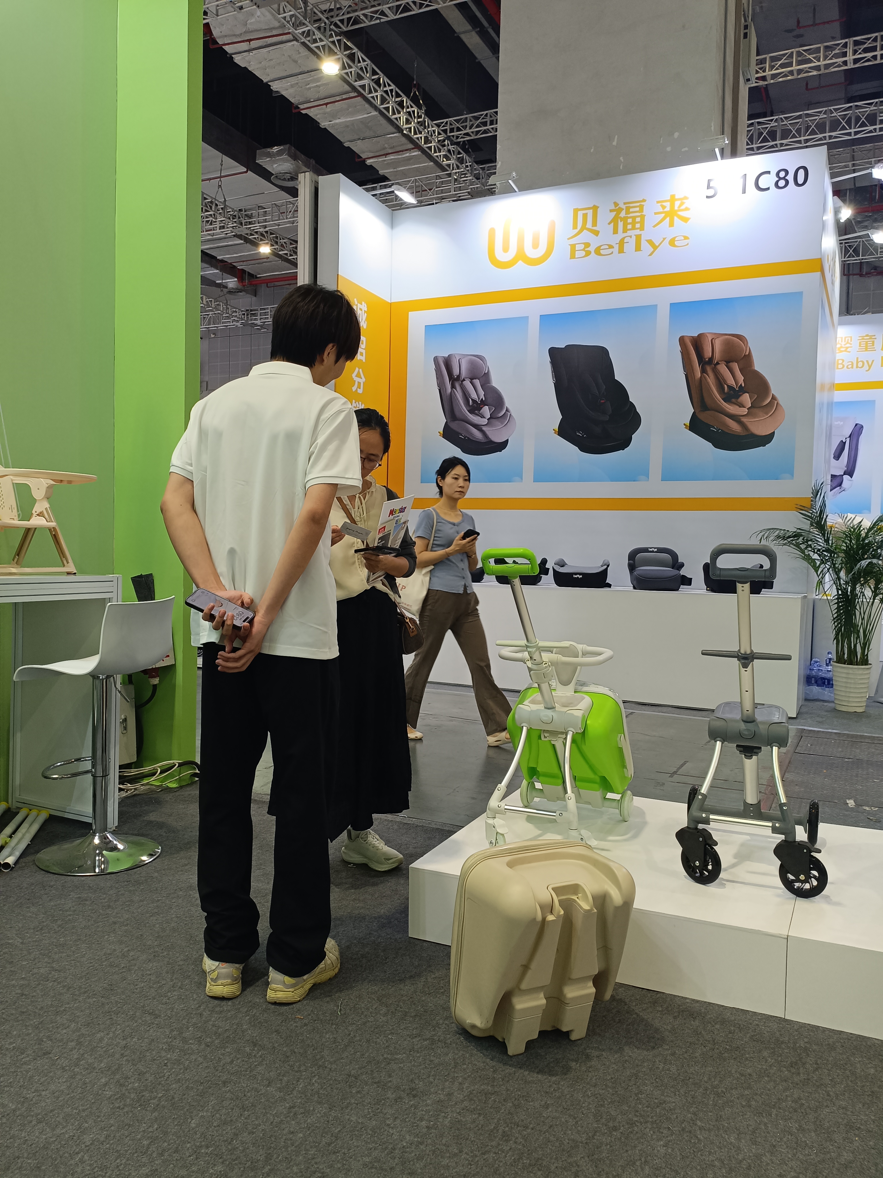 Exploring Portable Travel Products at the Shanghai Exhibition