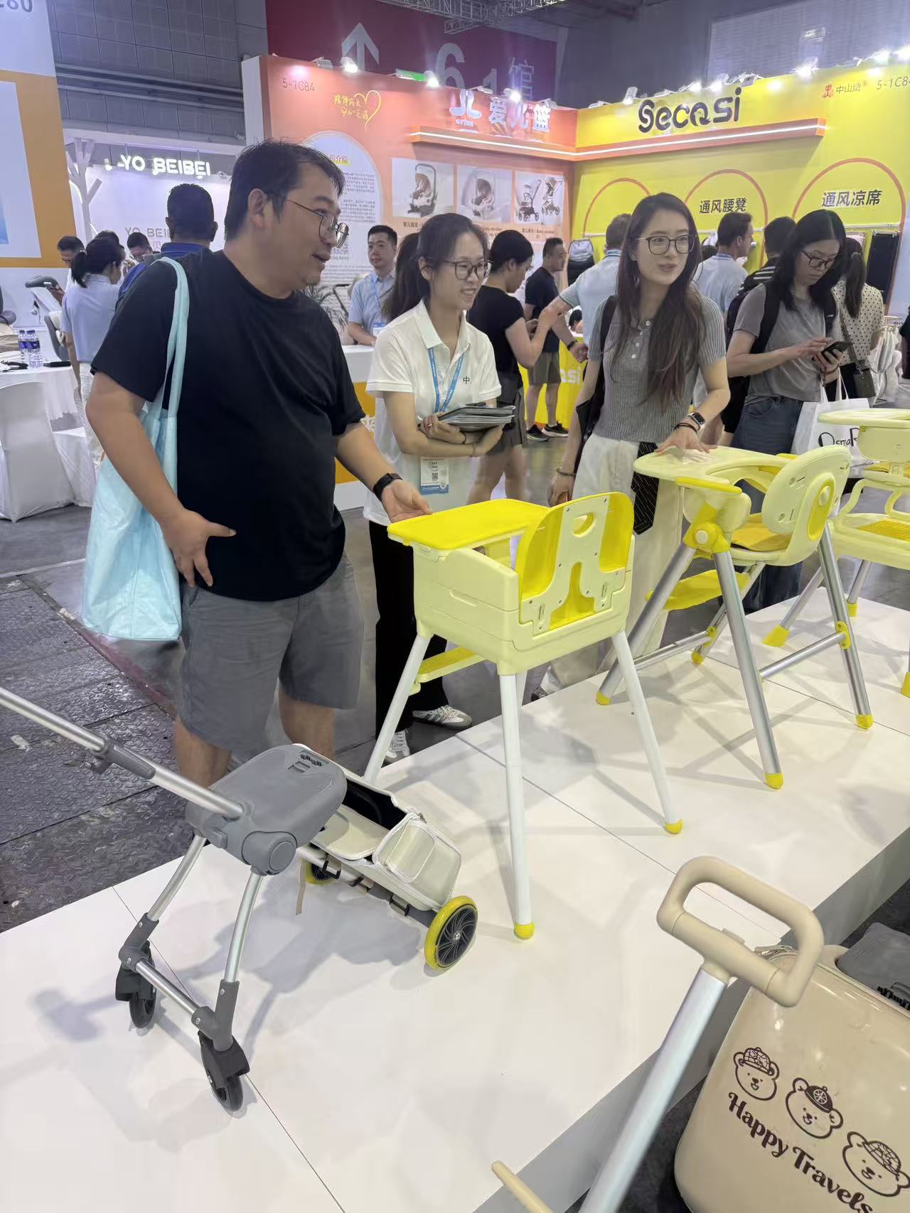 Visitors Explore Zhongdao’s High Chairs at the Shanghai Expo