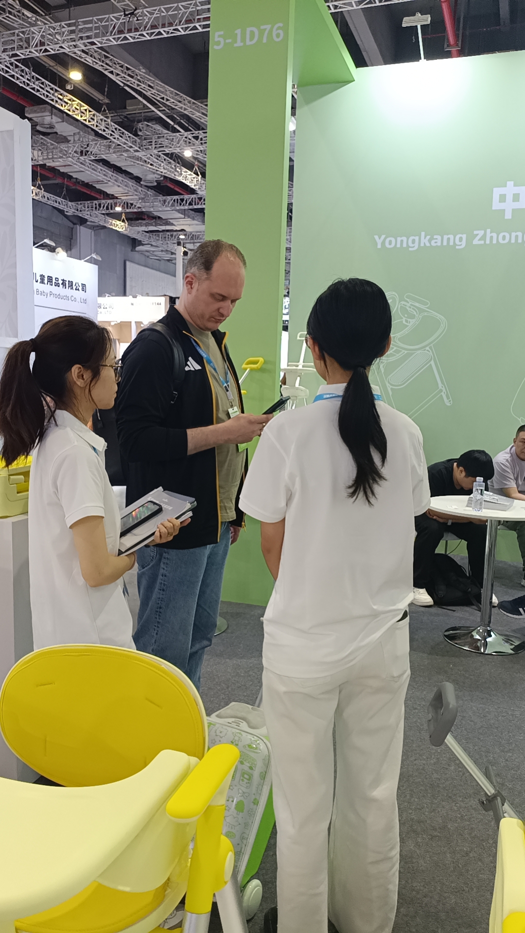 Connecting with Visitors at Zhongdao’s Shanghai Booth